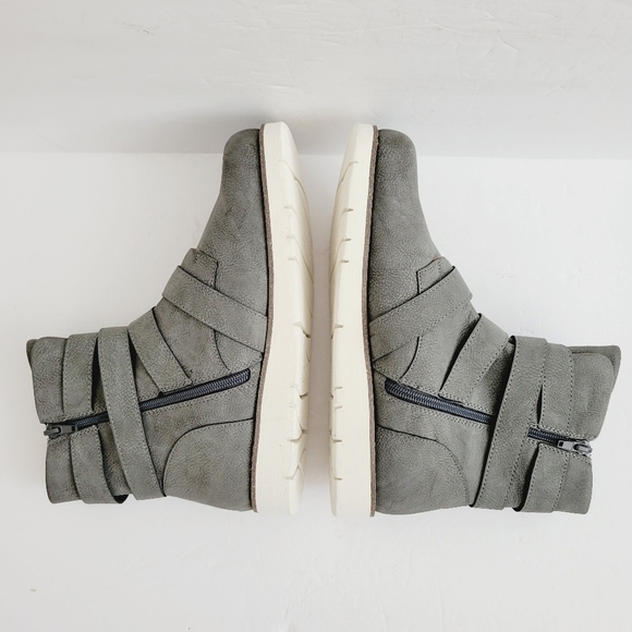 NEW BOC  Gray Faux Leather Kiley Boots , Size 9 - Picture 5 of 7